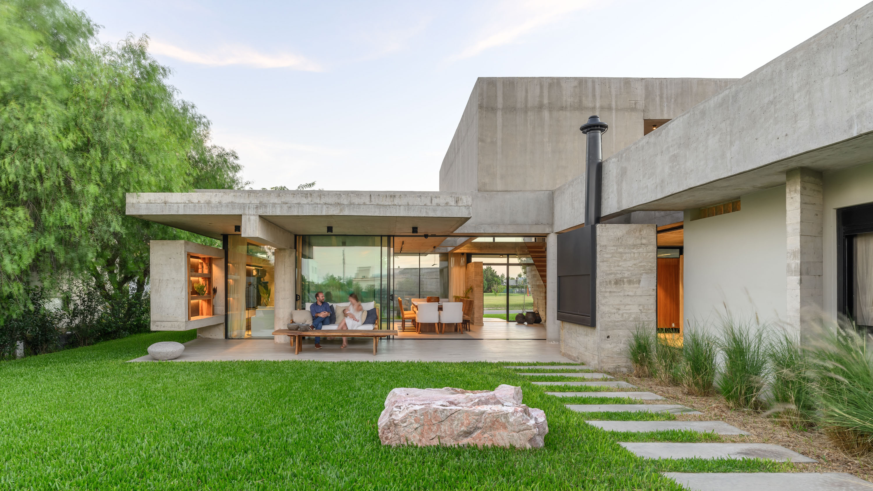 Play of Contrasts – CASA nnCLP by nnarquitectos